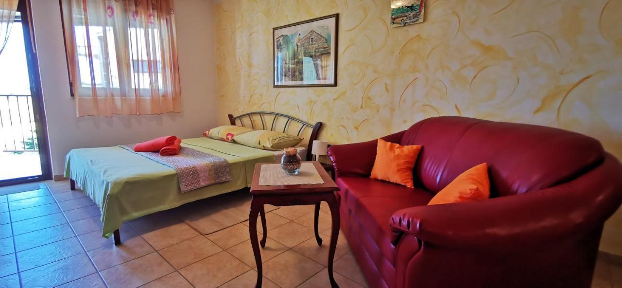 Studio Apartment Lela Ližnjan מראה חיצוני תמונה