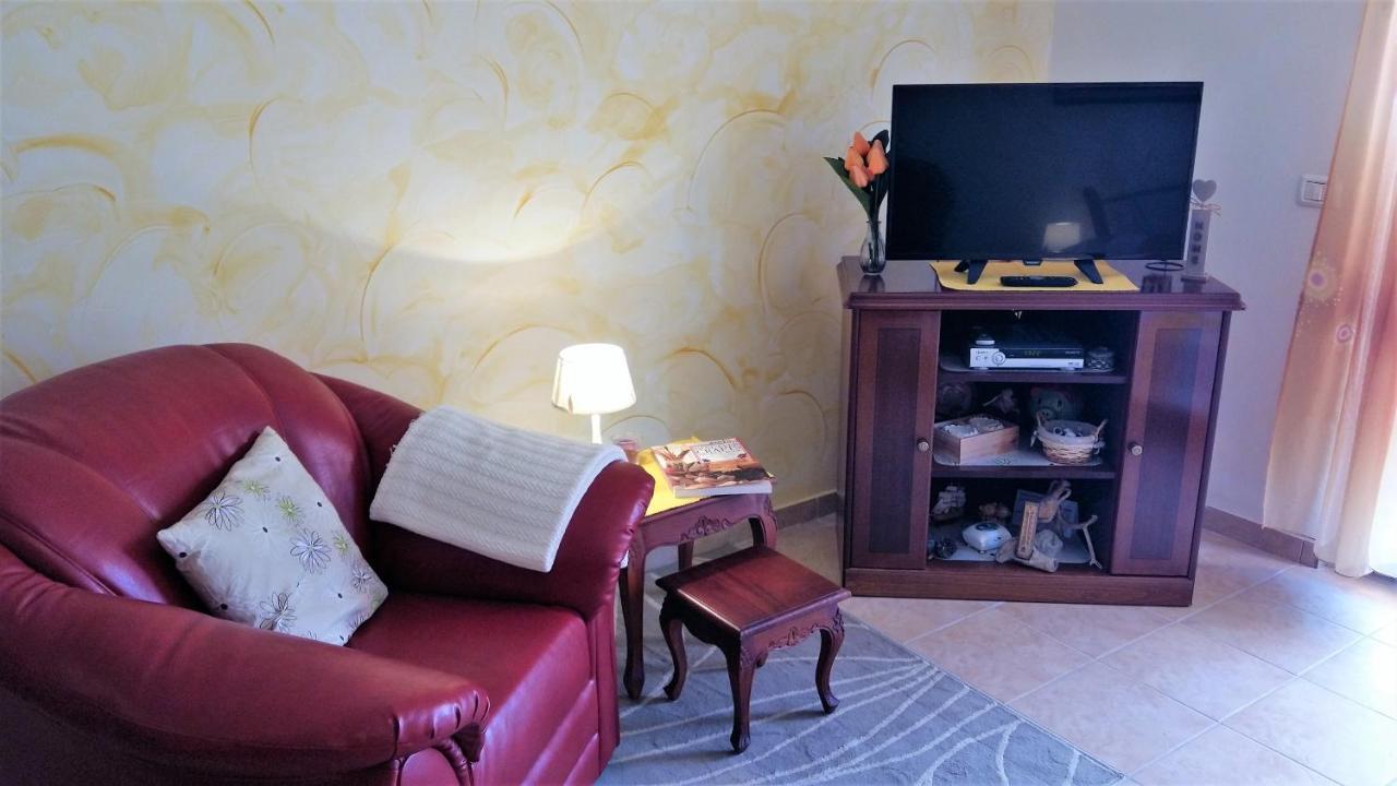 Studio Apartment Lela Ližnjan מראה חיצוני תמונה